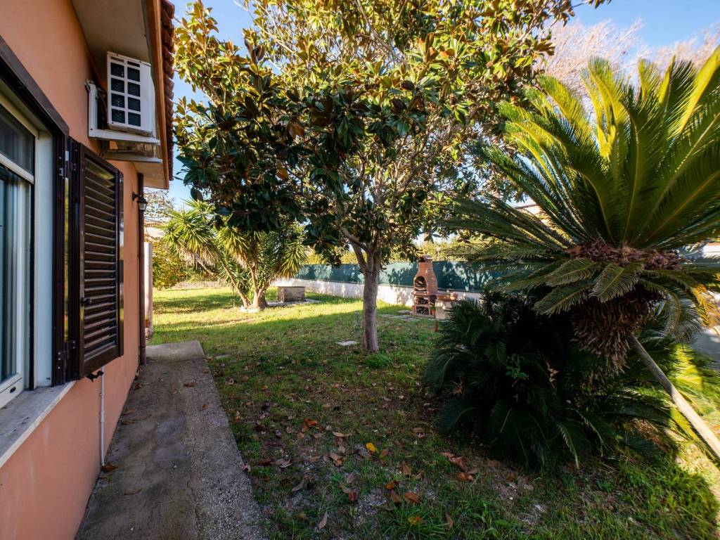 Villa a Aprilia in Via Chisone, 3 - Foto 5