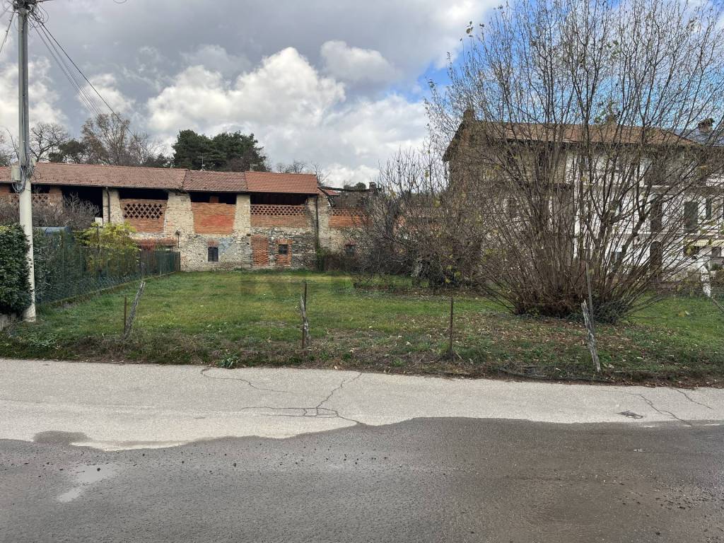 Rustico / casale a Varallo pombia in via Santissima Trinità - Foto 2