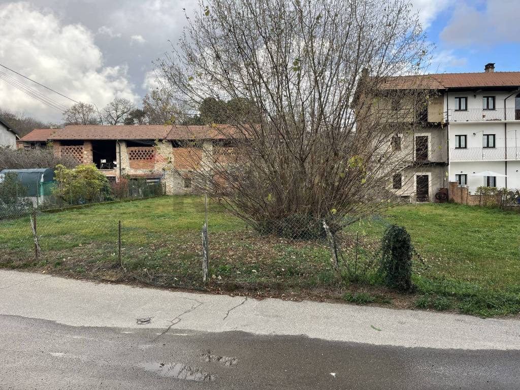 Rustico / casale a Varallo pombia in via Santissima Trinità - Foto 3