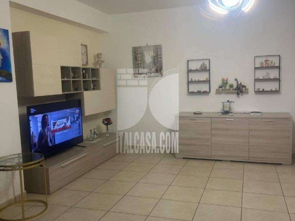 Appartamento a Crotone in Via Antonio De Curtis - Foto 2