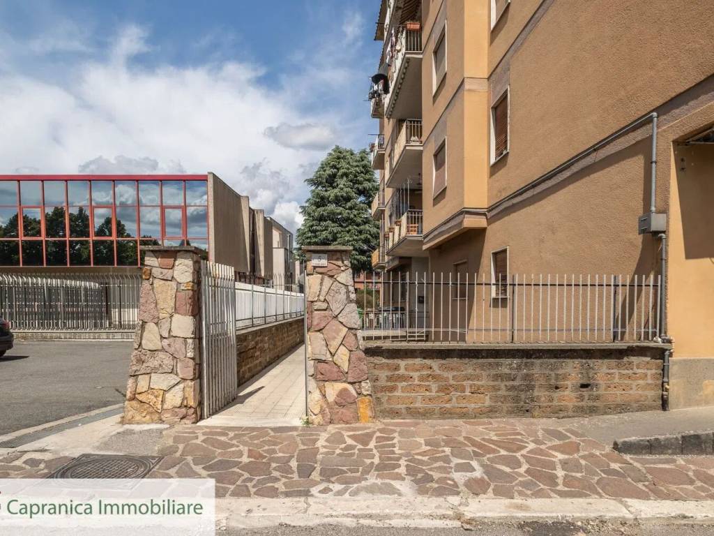 Appartamento a Capranica in Via Padre Luigi Maria Monti, 5 - Foto 3