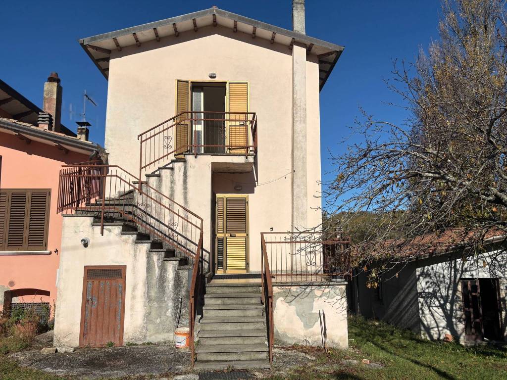 Appartamento a Nocera umbra in Vocabolo Largnano - Foto 5