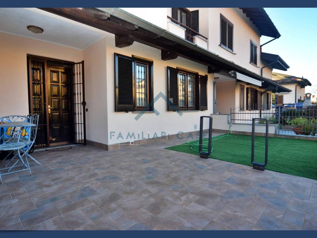 Villetta a schiera a Carnago in via John Fitzgerald Kennedy - Foto 2