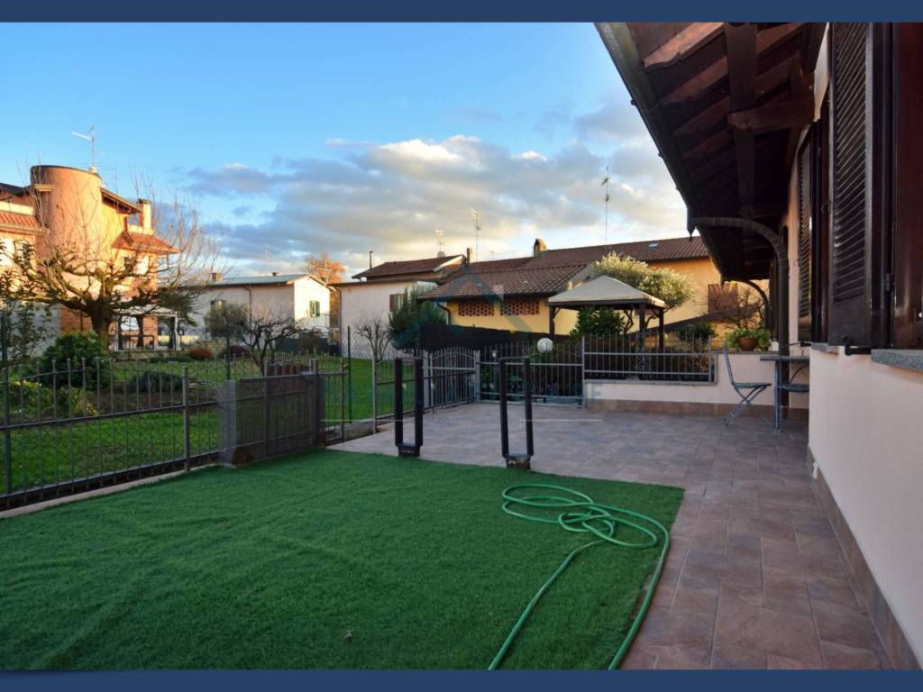 Villetta a schiera a Carnago in via John Fitzgerald Kennedy - Foto 3