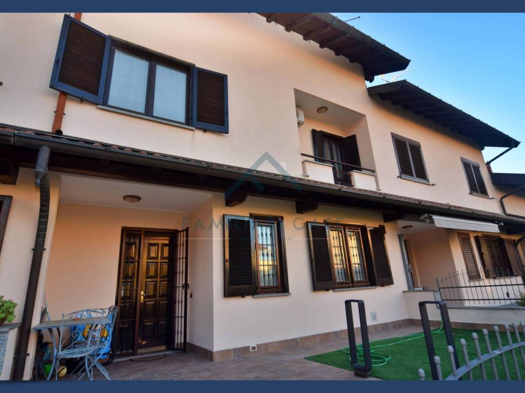 Villetta a schiera a Carnago in via John Fitzgerald Kennedy - Foto 4