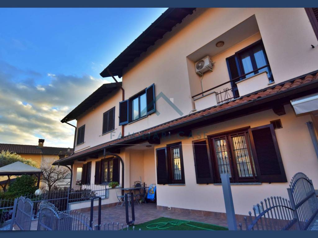 Villetta a schiera a Carnago in via John Fitzgerald Kennedy - Foto 5