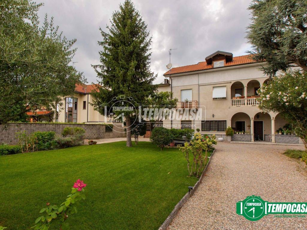 Villa a Busto arsizio in Via Antonio Sciesa 16 - Foto 3