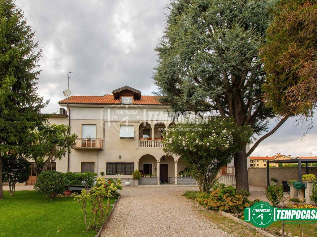 Villa a Busto arsizio in Via Antonio Sciesa 16 - Foto 4