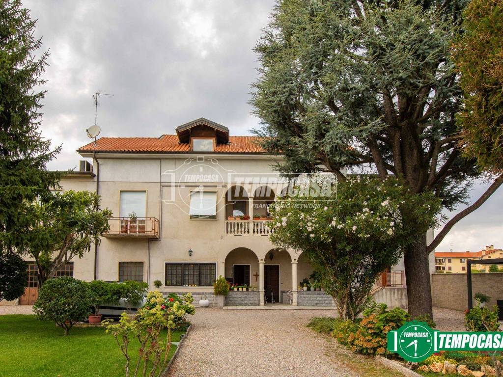 Villa a Busto arsizio in Via Antonio Sciesa 16 - Foto 5