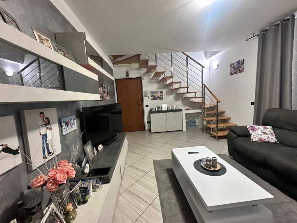 Appartamento a Malnate in Via Cacciatori delle Alpi - Foto 3