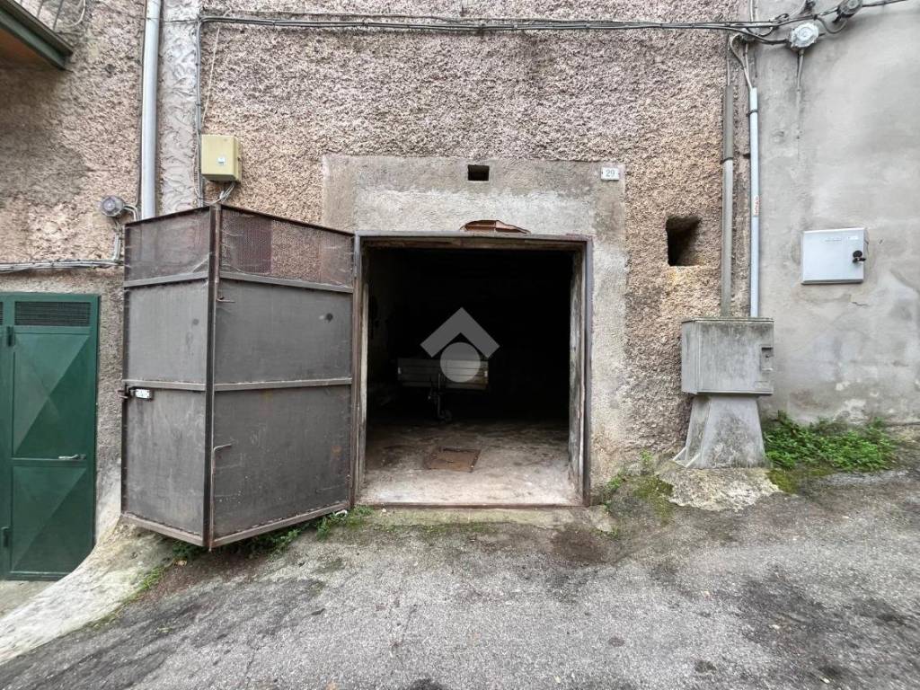 Box / garage a Caprarola in Via Col di Lana, 29 - Foto 2