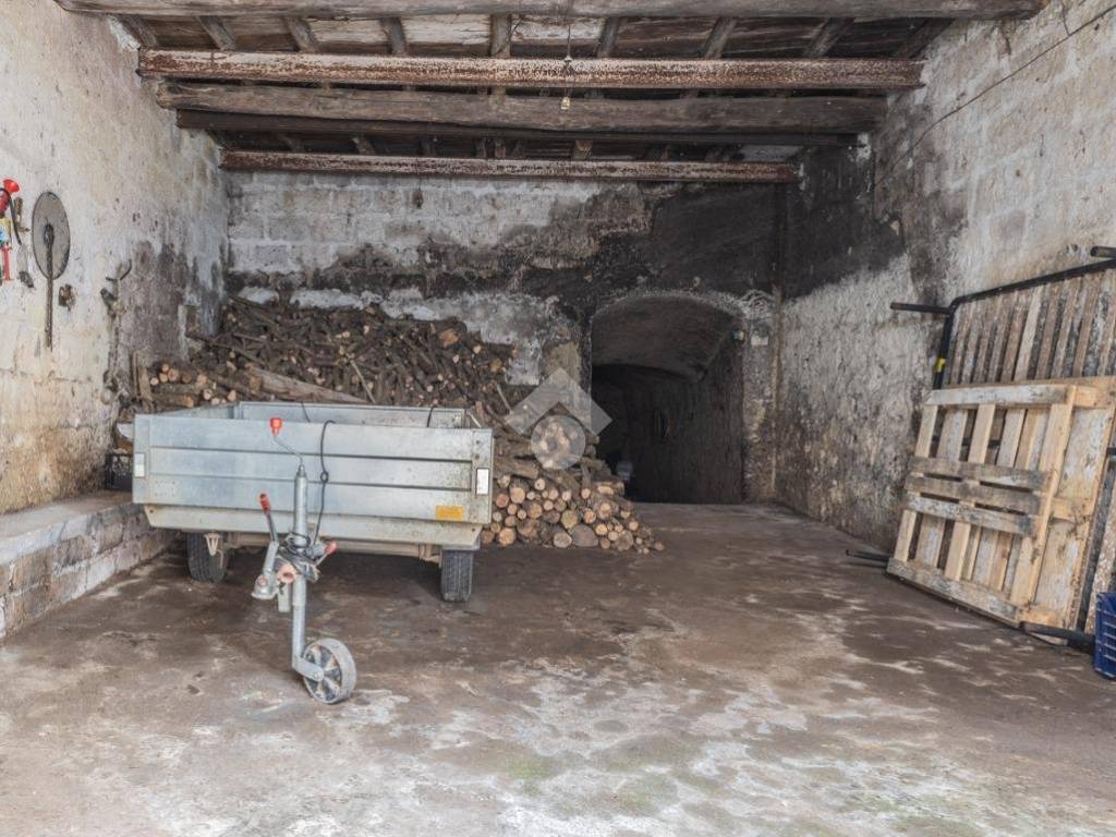 Box / garage a Caprarola in Via Col di Lana, 29 - Foto 3