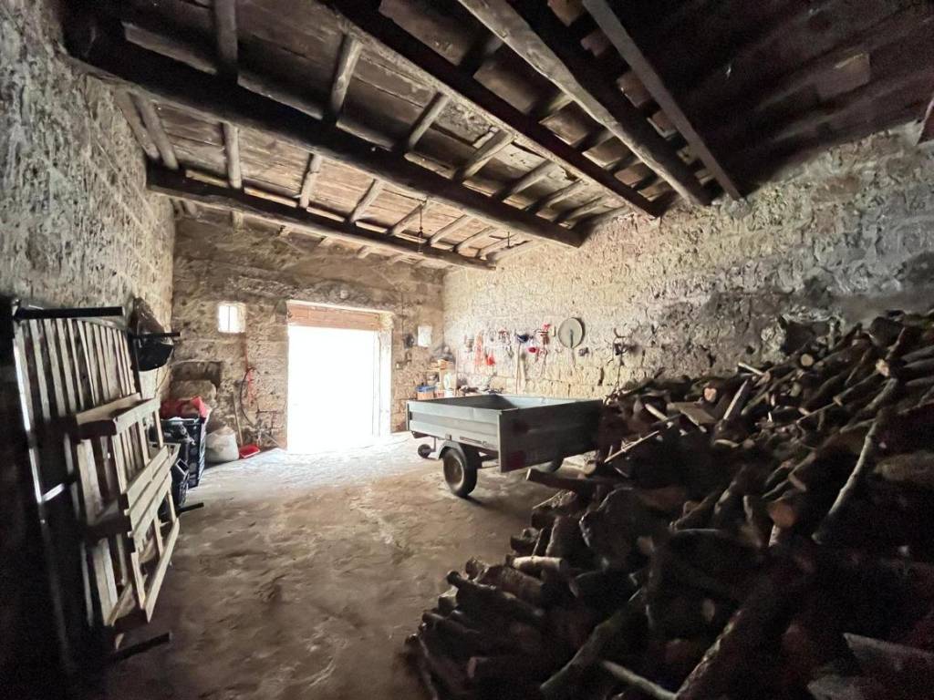 Box / garage a Caprarola in Via Col di Lana, 29 - Foto 4