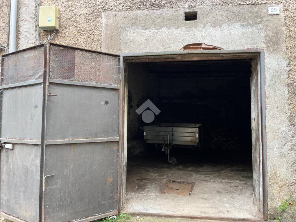 Box / garage a Caprarola in Via Col di Lana, 29 - Foto 5