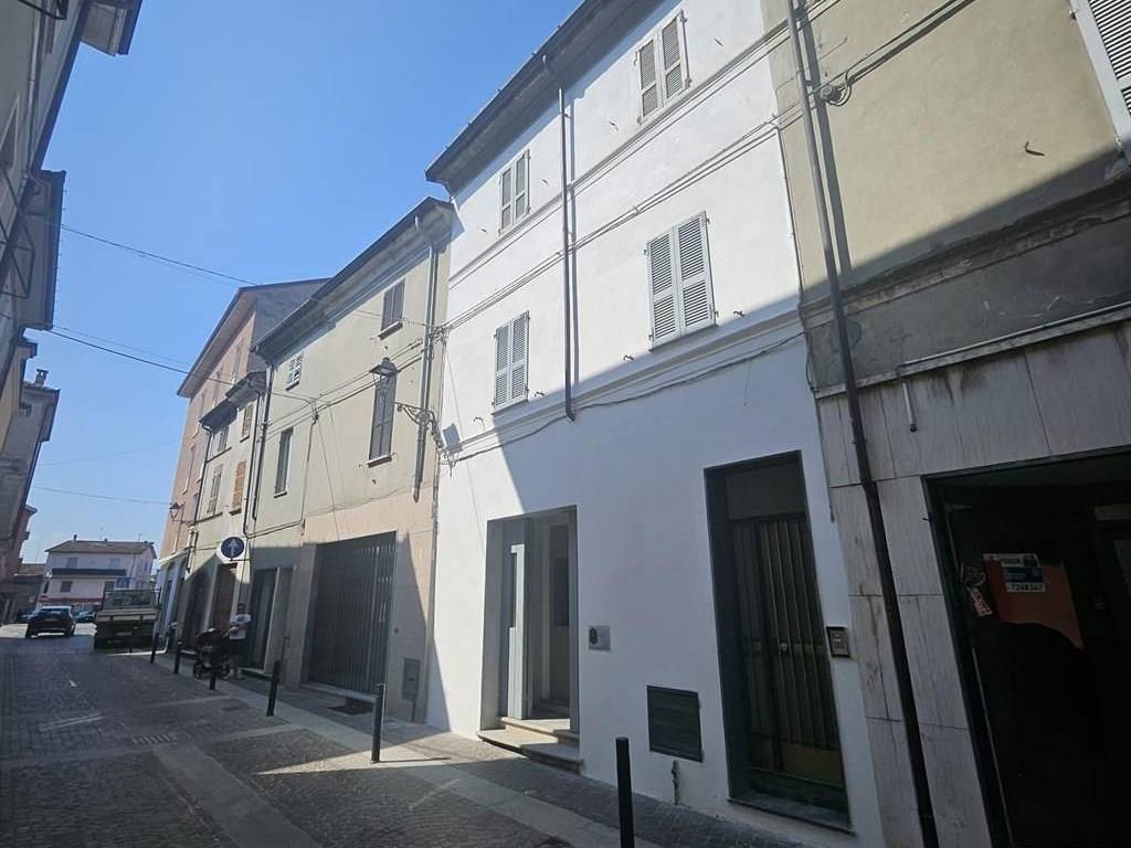 Appartamento a Borgonovo val tidone in Via Roma, 111, 29011 Borgonovo Val Tidone PC, Italia, 107 - Foto 2