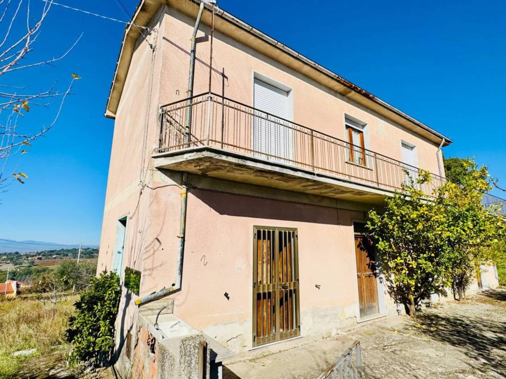 Casa indipendente a Mirabella eclano in via chiocche del forno - Foto 2