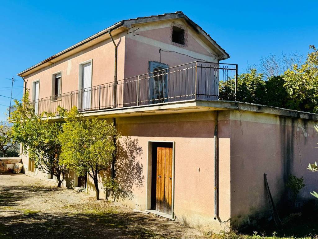 Casa indipendente a Mirabella eclano in via chiocche del forno - Foto 4