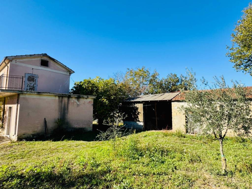Casa indipendente a Mirabella eclano in via chiocche del forno - Foto 5