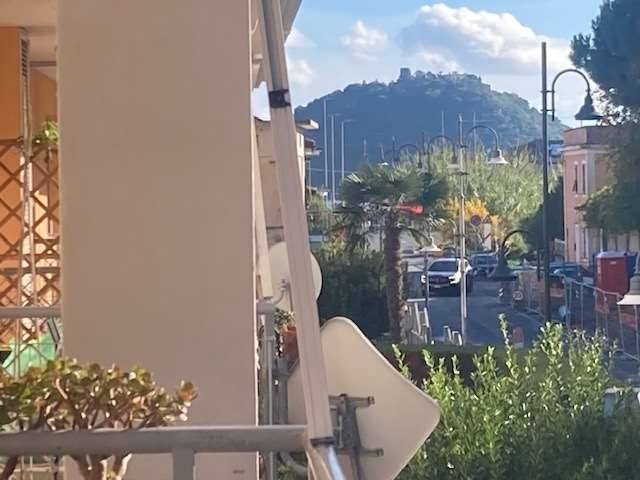 Appartamento a Albenga in Via Tiziano - Foto 2