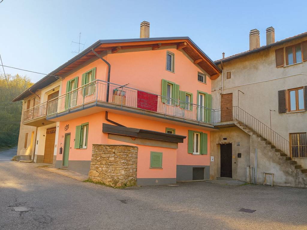 Casa indipendente a Arcisate in Via del Dovese, 7 - Foto 2