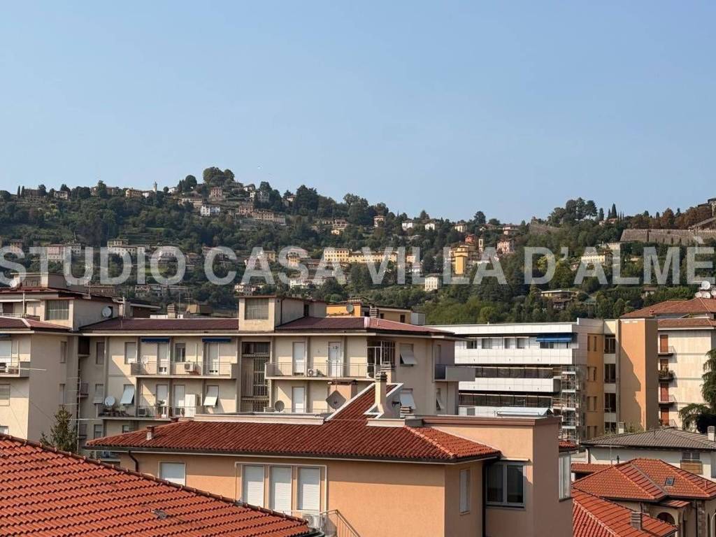 Appartamento a Bergamo in Via Giorgio E Guido Paglia - Foto 2