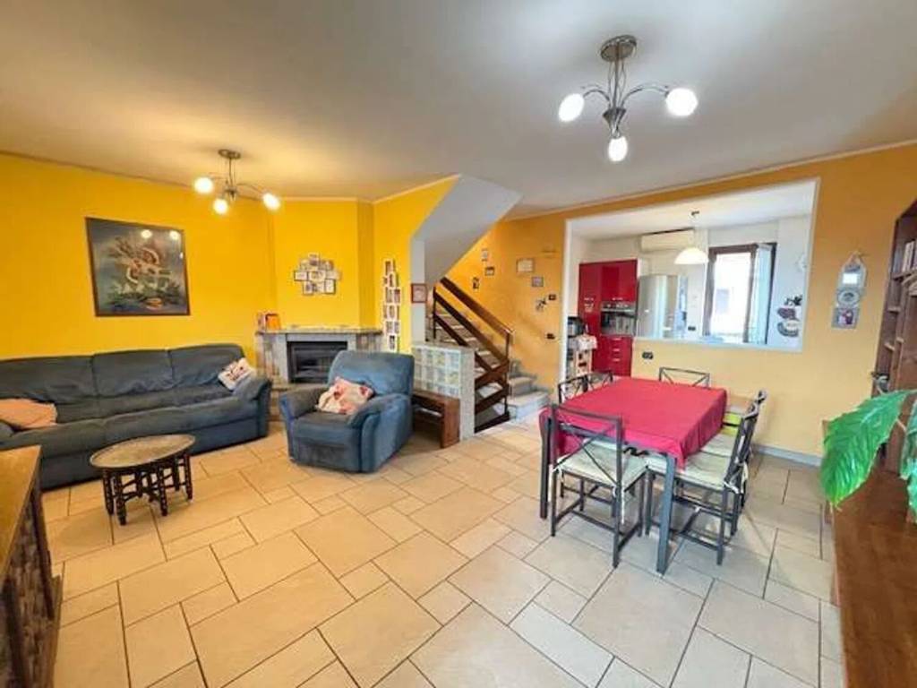 Villa a Cameri in Via Gabardini, 31 - Foto 3