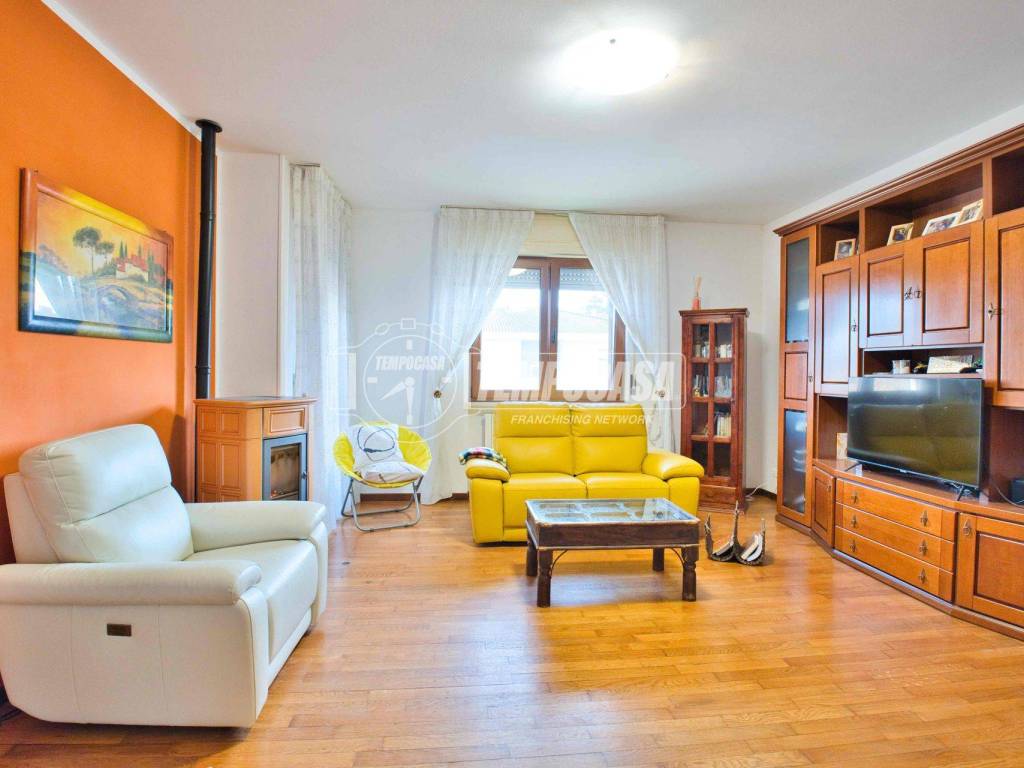 Appartamento a Cameri in Via Francesco Petrarca - Foto 2