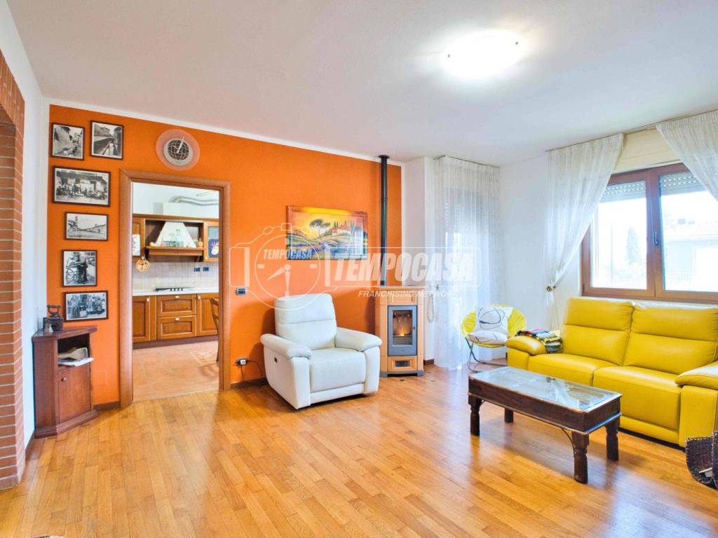 Appartamento a Cameri in Via Francesco Petrarca - Foto 4