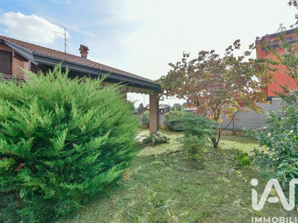 Villa a Mozzate in Via Alessandro Volta, 3 - Foto 2