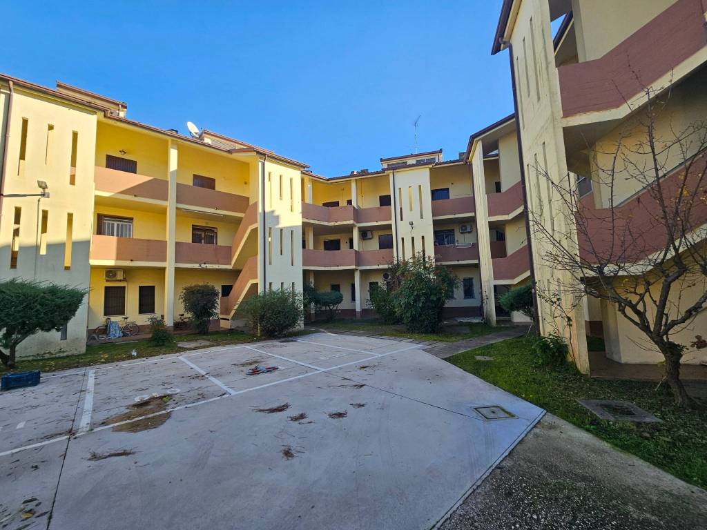 Appartamento a Comacchio in Viale Giacomo Leopardi, 193 - Foto 2