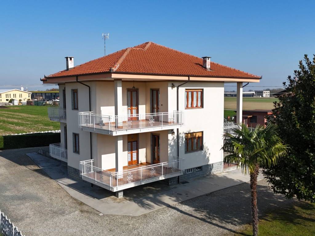 Villa a Cavour in Via Giuseppe Verdi - Foto 2