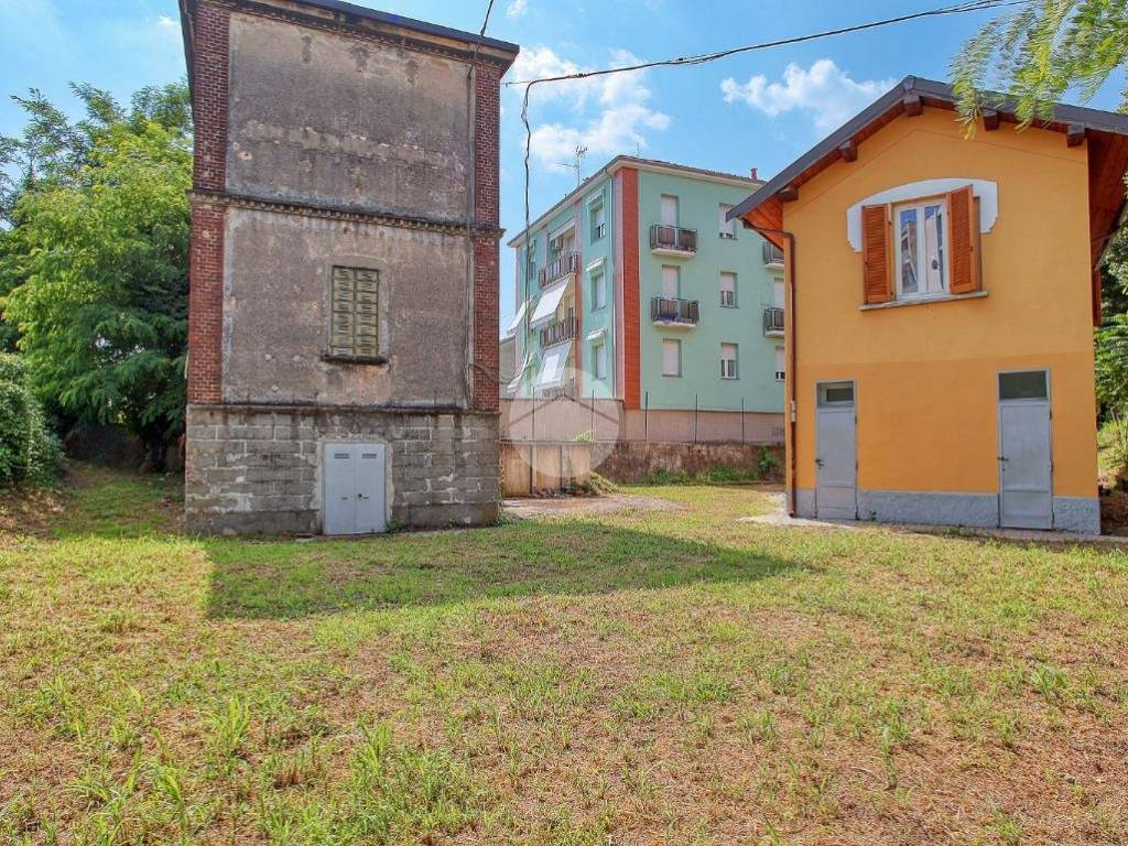 Casa indipendente a Busto arsizio in Viale Luigi Cadorna, 18 - Foto 2