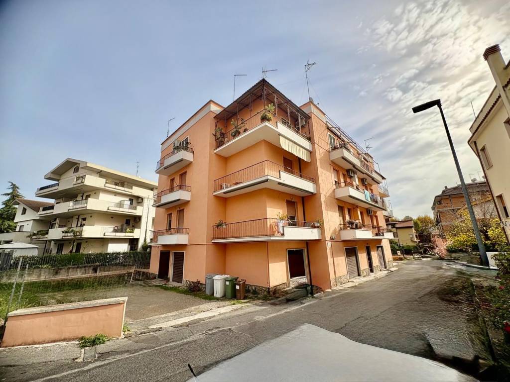 Appartamento a Guidonia montecelio in Via Carlo Del Prete, 22 - Foto 2