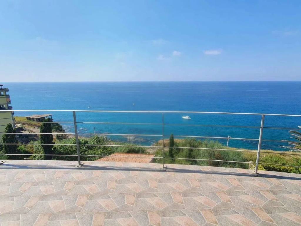 Villa a Pizzo in Via Riviera Prangi, 20 - Foto 2