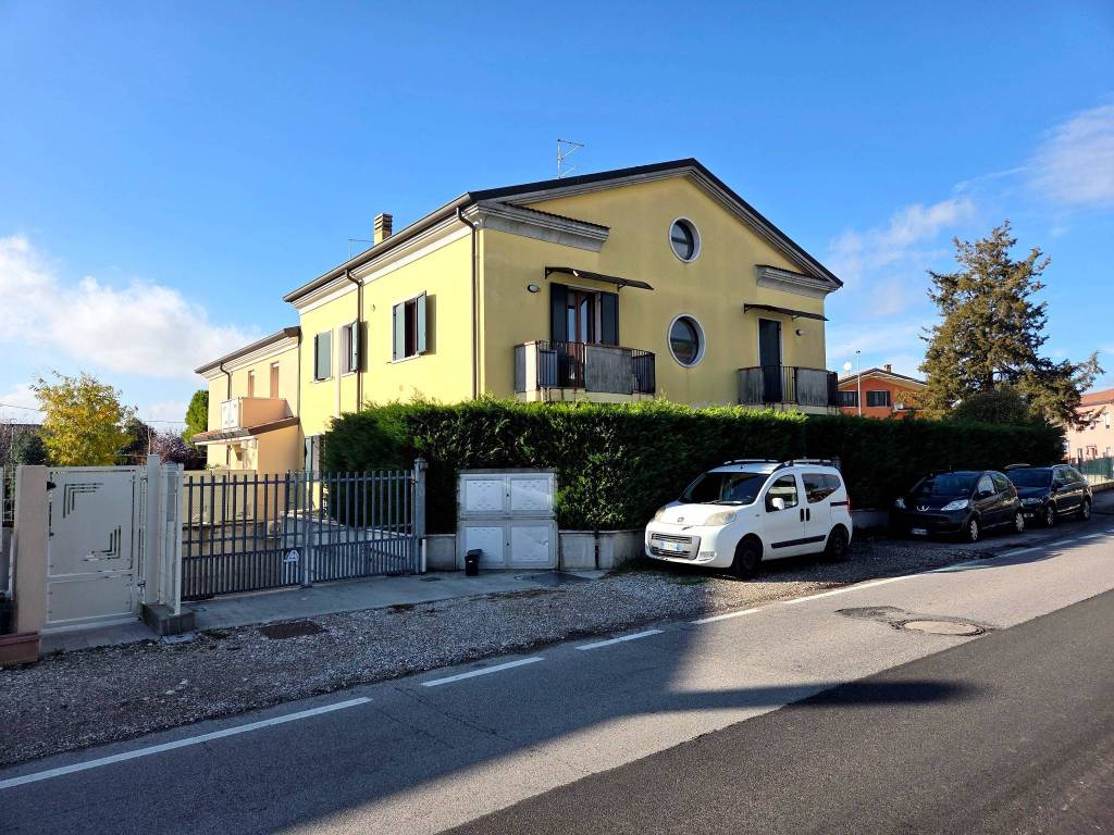 Appartamento a Villafranca di verona in Via Federico di Saluzzo - Foto 2