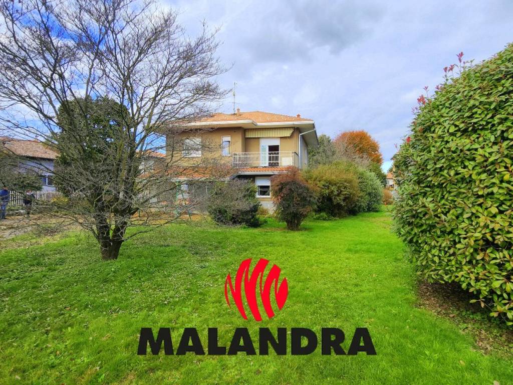 Villa a Oleggio in Via Carmine, 20 - Foto 2