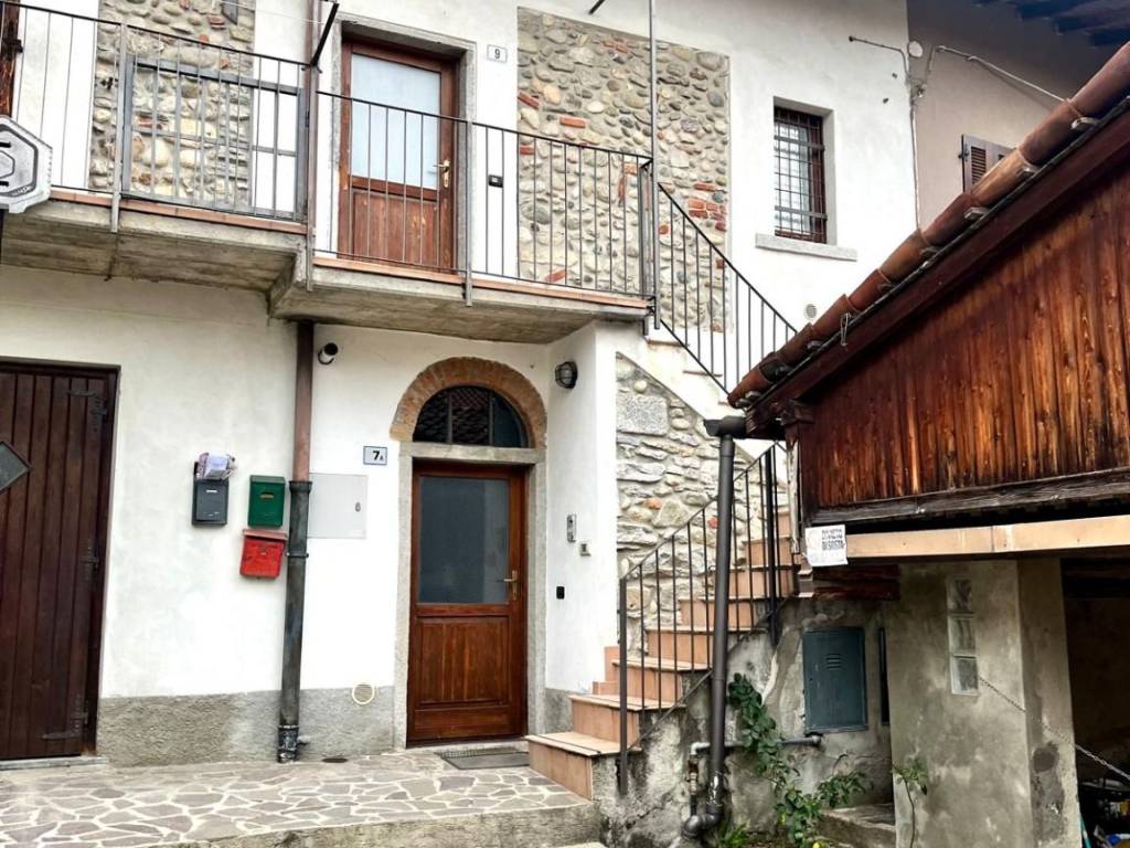 Appartamento a Vergiate in Via Madonnina - Foto 2