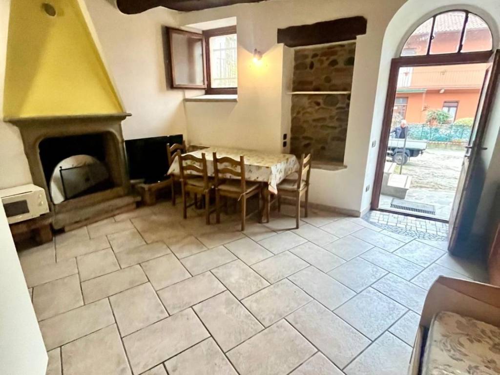 Appartamento a Vergiate in Via Madonnina - Foto 3