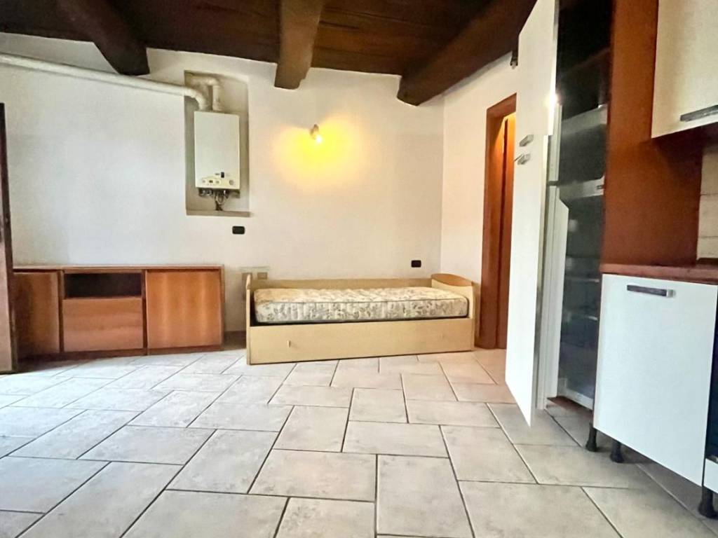 Appartamento a Vergiate in Via Madonnina - Foto 4