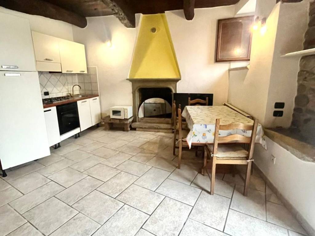 Appartamento a Vergiate in Via Madonnina - Foto 5