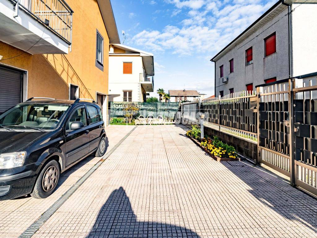 Villa a Caronno pertusella in Vicolo Boito - Foto 5