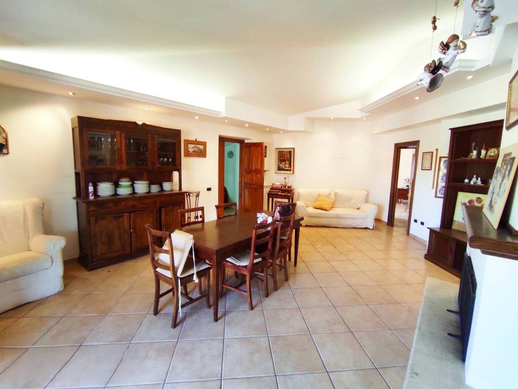 Palazzo / stabile a Lariano in Via Algidus, 167 - Foto 4