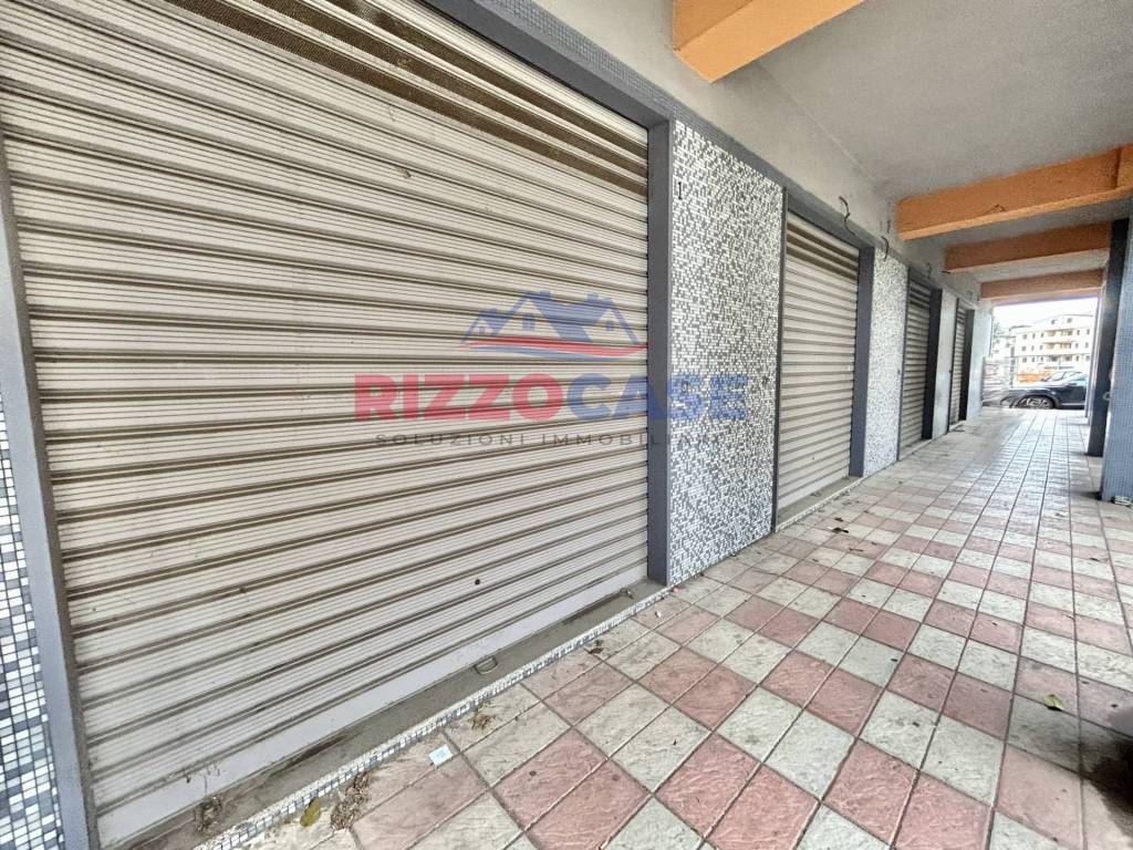 Immobile a Corigliano-rossano in Via dei Bizantini angolo con Via O.Aldobrandini e Via G.Scorza - Foto 4