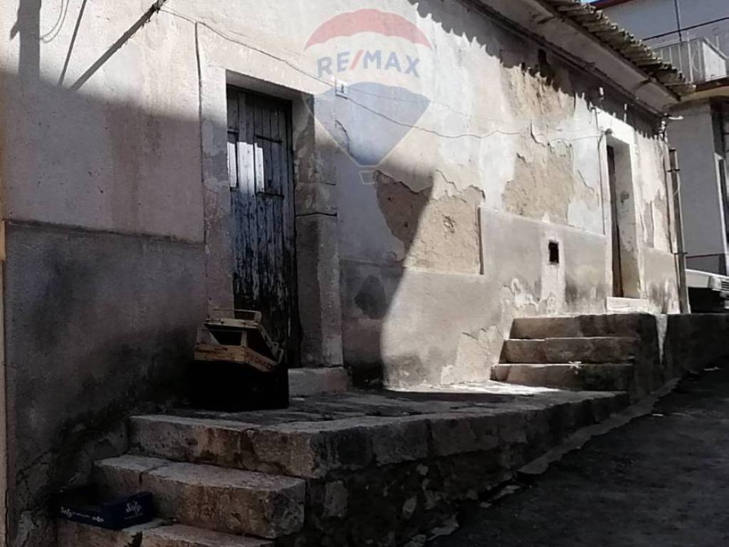 Casa indipendente a Comiso in via Alessandro Volta, 8 - Foto 2