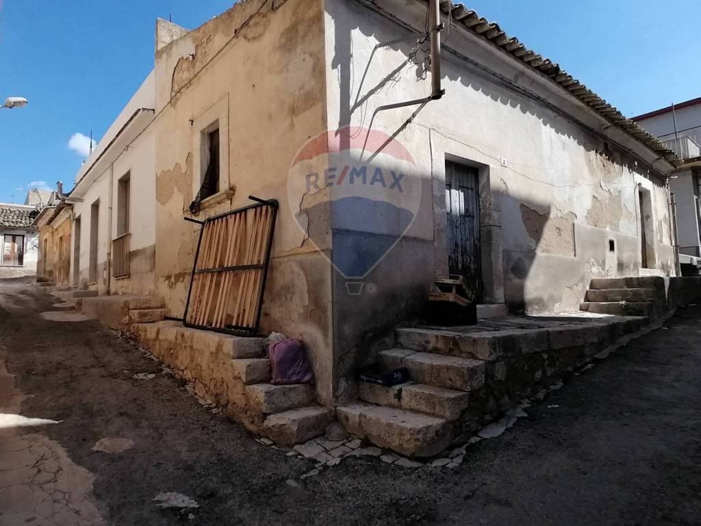 Casa indipendente a Comiso in via Alessandro Volta, 8 - Foto 3