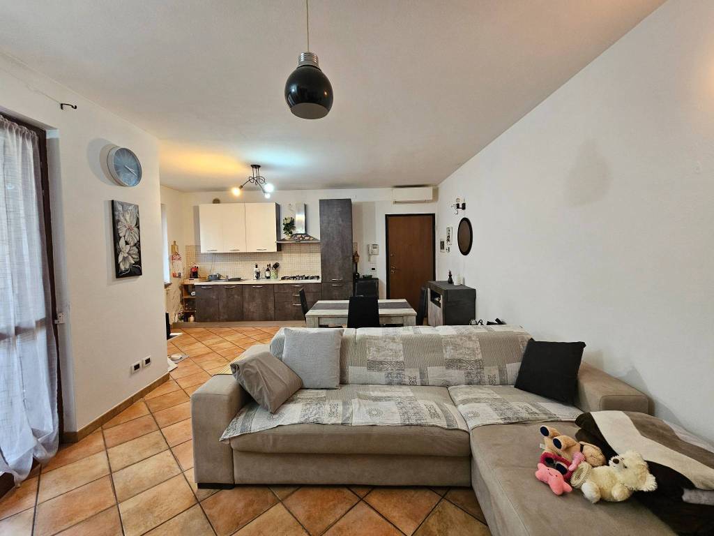 Appartamento a Oleggio in Via Momo - Foto 5