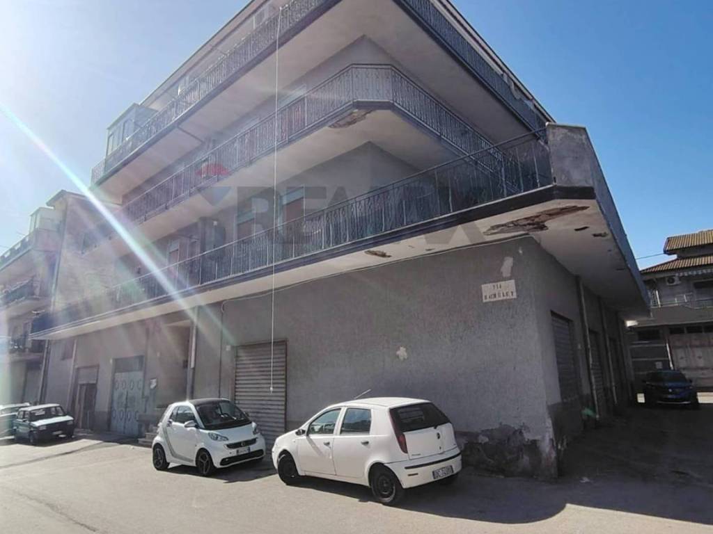 Appartamento a Adrano in via Bachelet, 7 - Foto 2