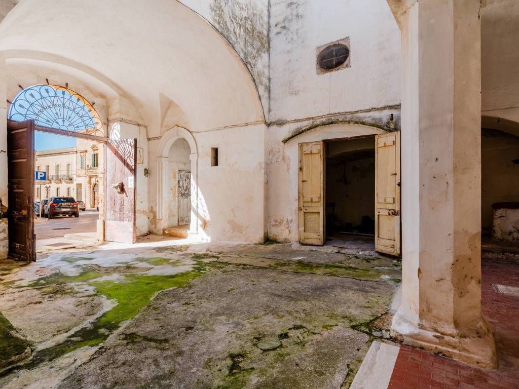 Palazzo / stabile a Casarano in Piazza San Pietro - Foto 4