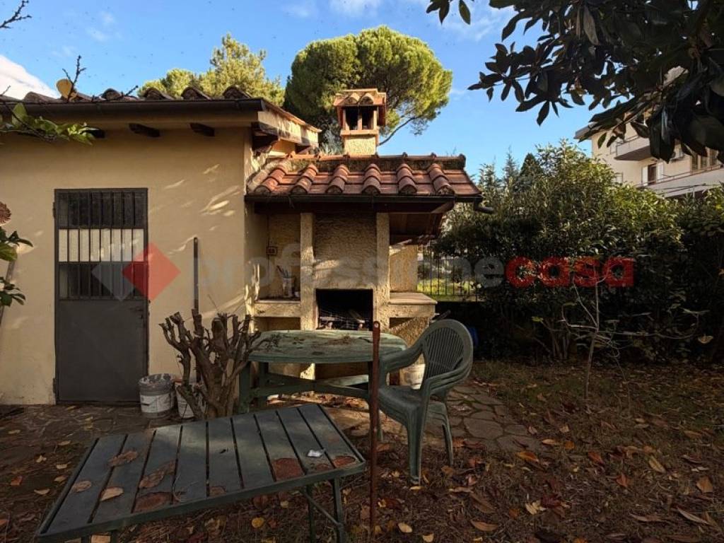 Casa indipendente a Prato in VIA MONTELLO - Foto 2