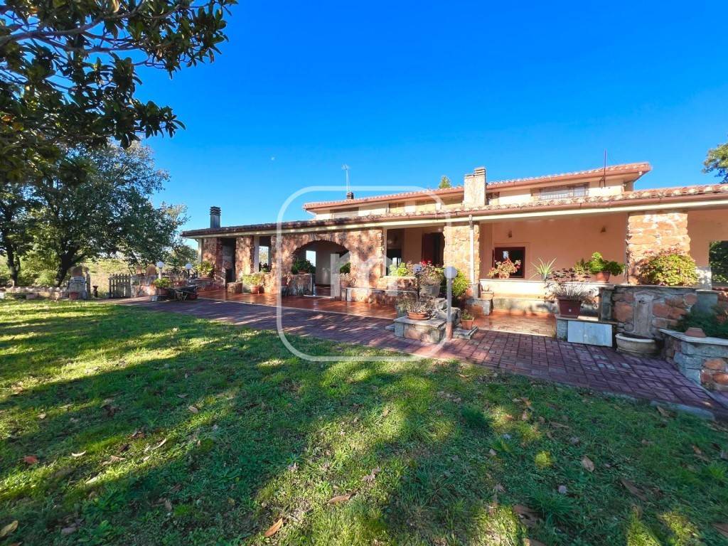 Villa a Faleria in LOCALITà MONTE DI COLONNA - Foto 4